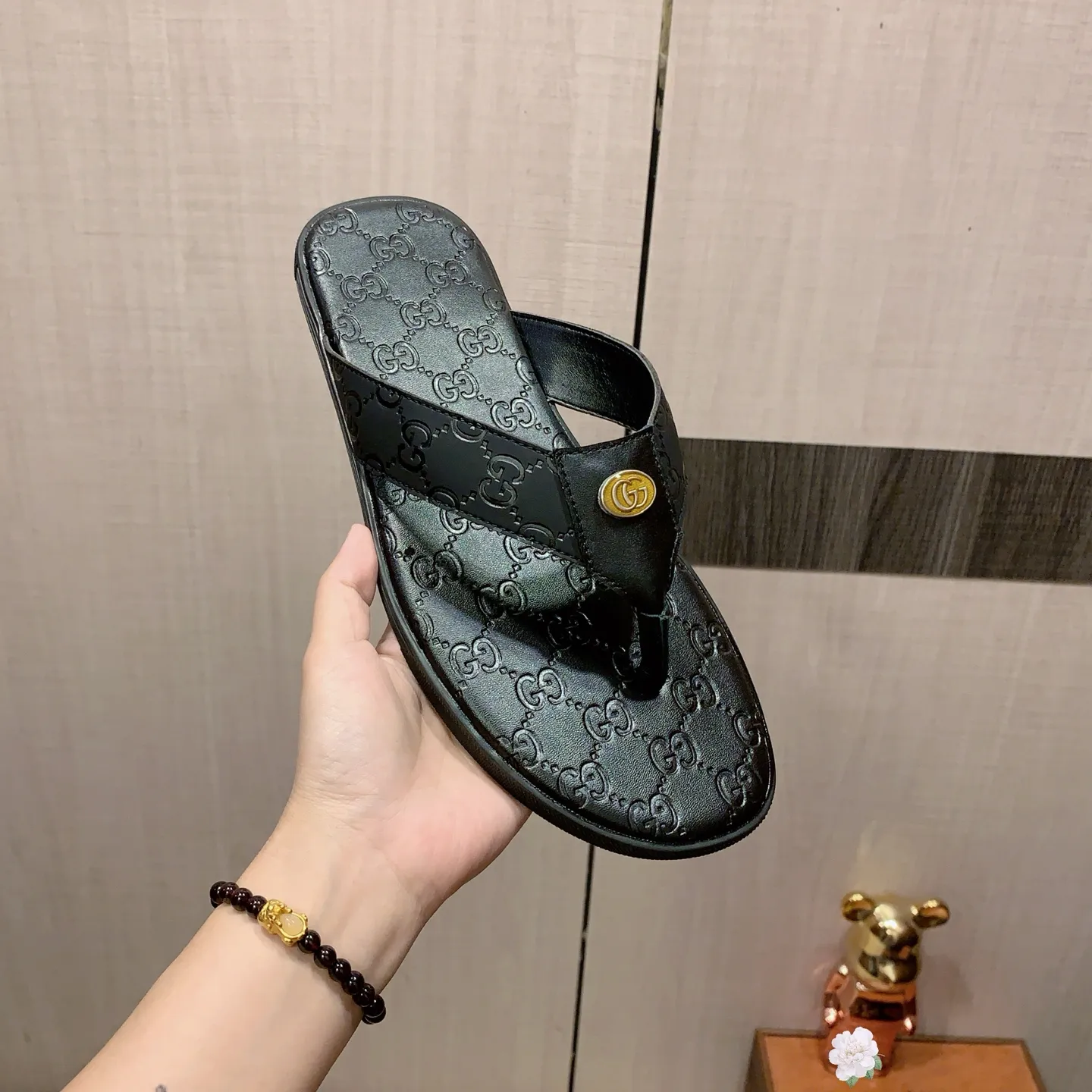 Slippers: New model: Factory price: 240💰💰🎩🎩🔥🔥《 Gucci* 》Series of slippers top purchasing agent🔍🔍Sold simultaneously for men, original Italian imported webbing made of selected cowhide, exquisite workmanship,), sole: (super comfortable) original factory special sole, ⚠️exclusive double-layer movable molded sole super comfortable⚠️, real shot🎬the real thing is more beautiful🔍🔍266 regular code 38-45,